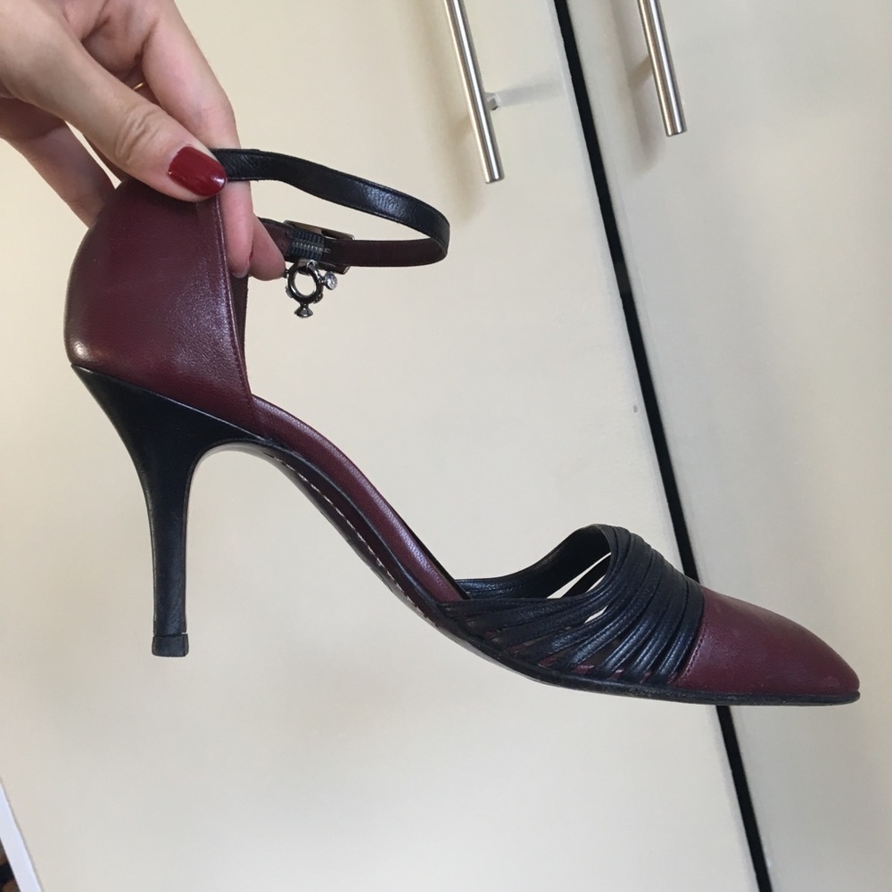 Vintage Chanel heels - Picture 2 of 8